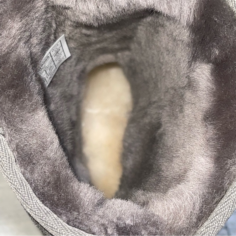 UGG Women’s Classic Short II Boots  - Gray - Size - 8 US - Picture 8 of 10